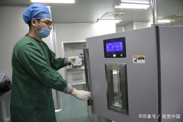 取精室门口,远望去便能看到一张裸露的大尺度照片.